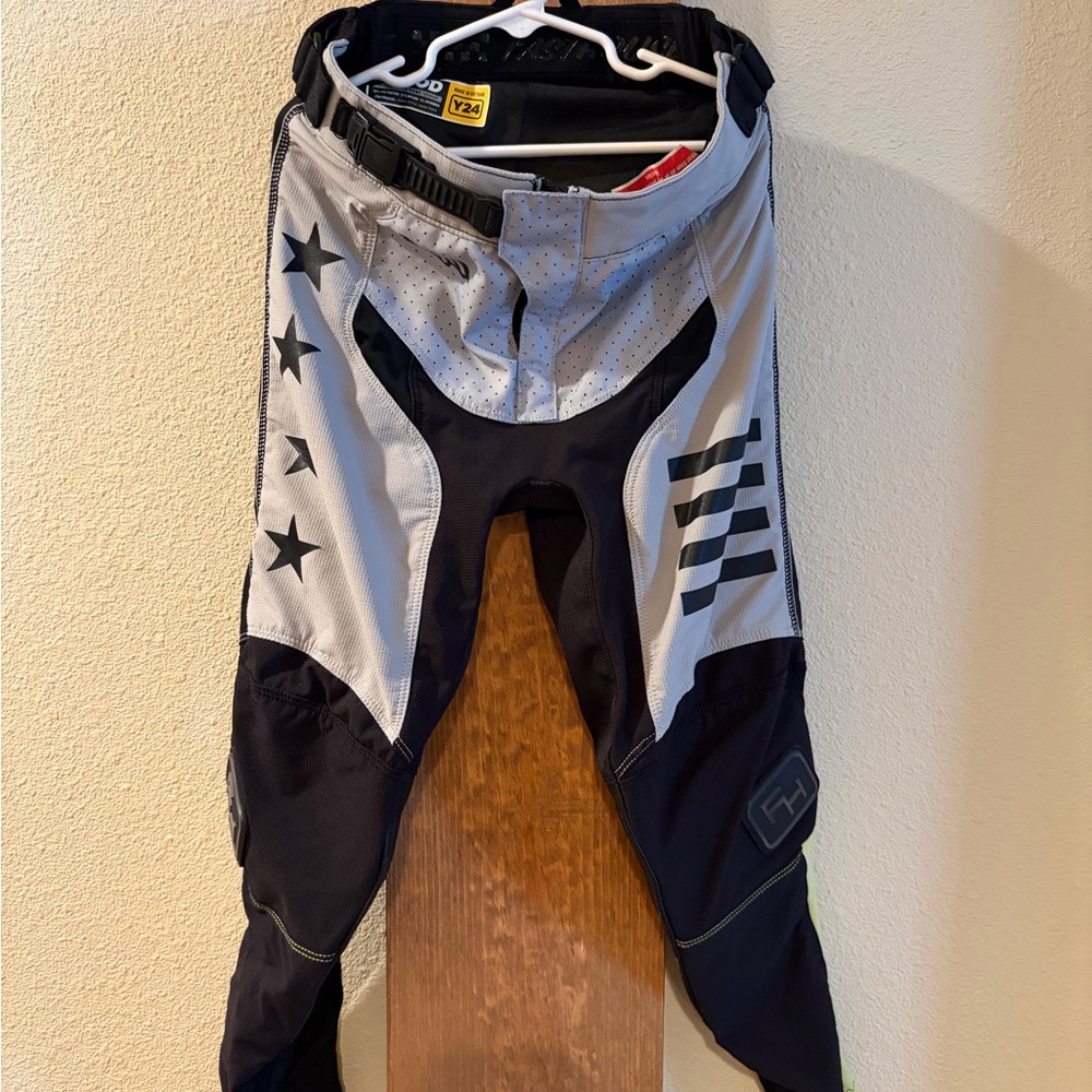 Kids Black and Gray Star Patterned Bottoms